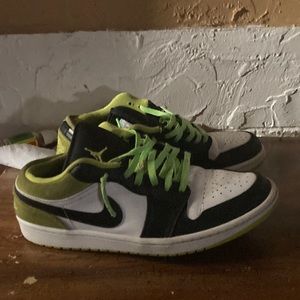 Jordan 1s low black cyber